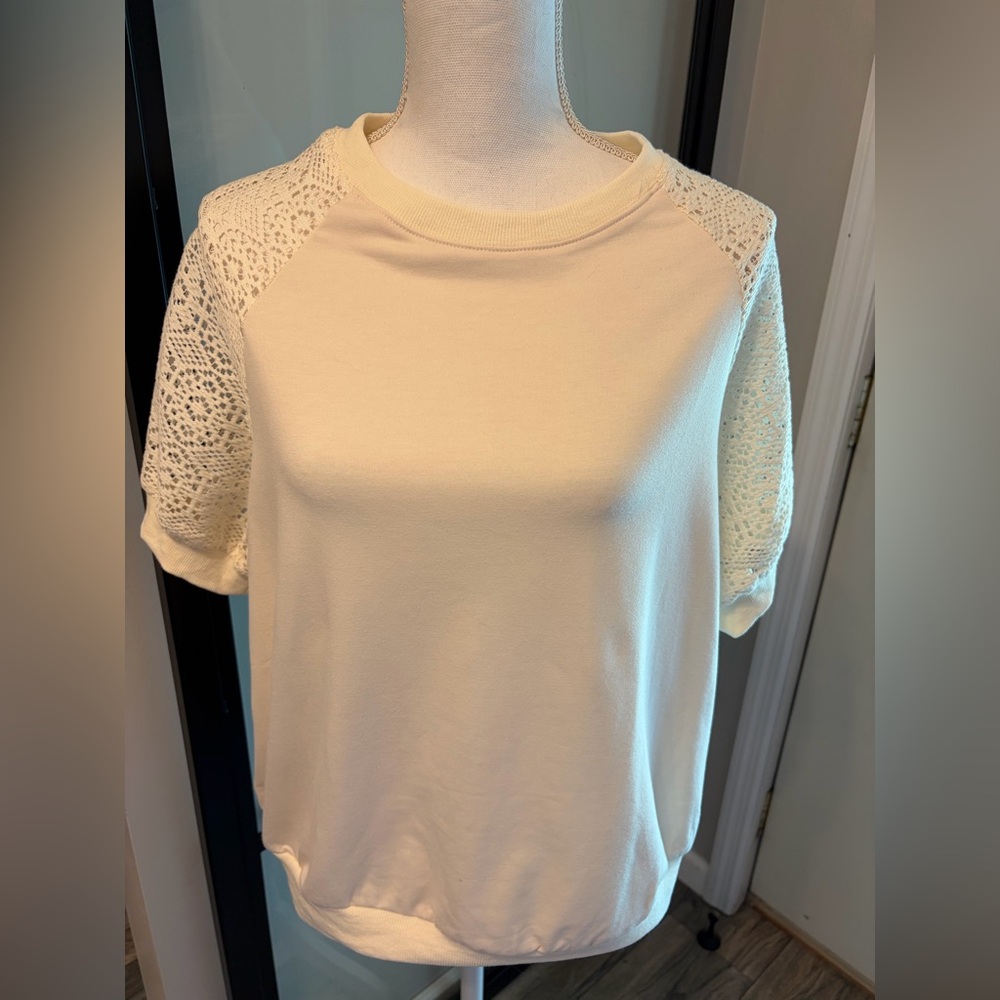 New With Tags…Boutique Lace Crochet Short Sleeve Top